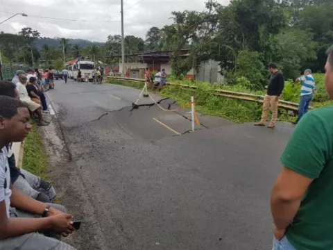 Puente colapsa y deja a los bacatoreños incomunicados