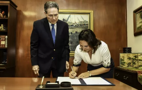 Ilya de Marotta asume el cargo como subadministradora del Canal de Panamá