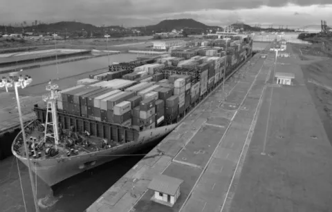 Veinte años después de la reversión del Canal a Panamá