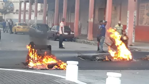 Cierre de calles en Colón dejan pérdidas por $50 millones