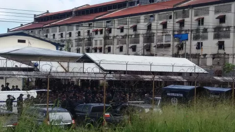 Más de 800 policías se toman la cárcel de Nueva Esperanza en Colón para realizar requisas