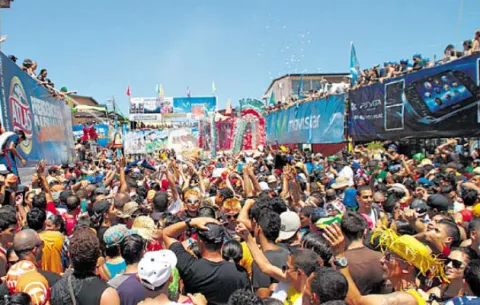 Gobierno destina  $2.3 millones para los carnavales 2020