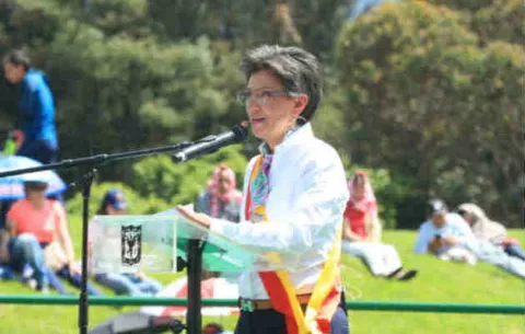 Asume Claudia López primera mujer elegida para gobernar Bogotá y miembro de la comunidad LGTBI