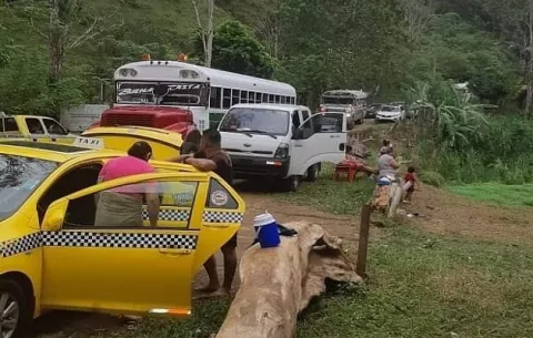 Prohíben el uso de río Boquerón; residentes se quejan por basura que dejan bañistas