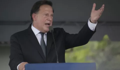 Crispiano Adames insta a denunciar  'patrañas' del gobierno de Juan Carlos  Varela