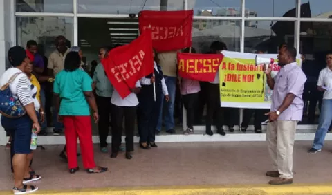 Empleados de la CSS anuncian piquetes y marchas por despidos en la entidad