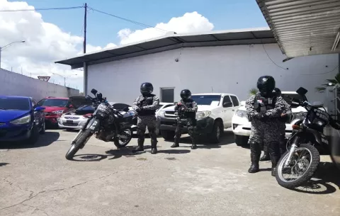 Recuperan seis automóviles con denuncias y capturan a tres involucrados