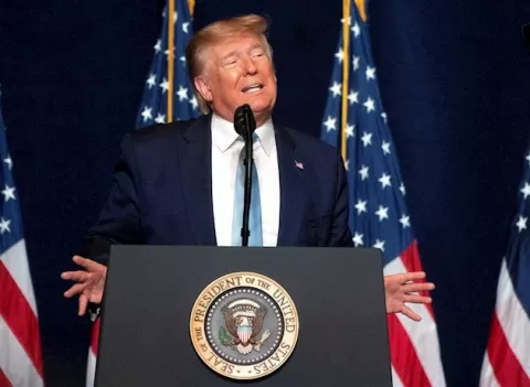 Trump amenaza con atacar 52 objetivos iraníes si Teherán toma represalias