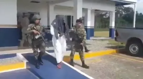 Trasladan desde Darién a supuesto implicado en el triple homicidio en El Chumical