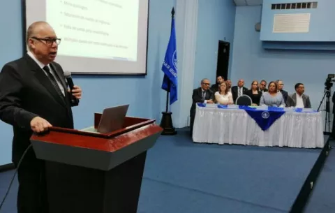 Enrique Lau Cortes advierte que para el año 2023 se agotarían las reservas de la CSS