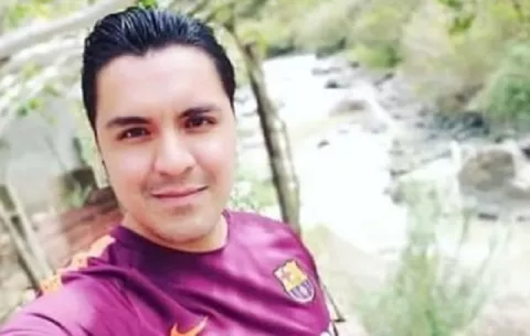 Aficionado infiel captado por la 'kiss cam' se defiende: 'Destruyeron mi relación'