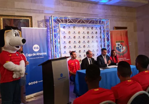 Caja de Ahorros y la Fepafut se unen para sudar la camiseta