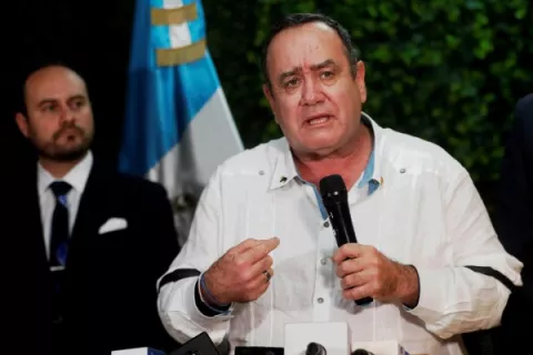 Nuevo mandatario guatemalteco rompe  relaciones diplomáticas con Venezuela