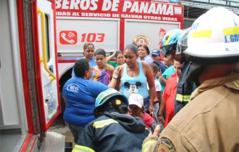Damnificados del incendio en Santa Ana serán reubicados en hospedajes temporales