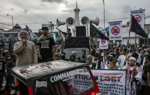 Indonesia reprime a homosexuales