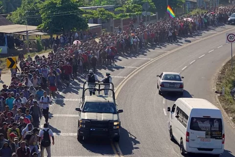 Más de 1.700 inmigrantes hondureños de caravana han sido deportados en 3 días