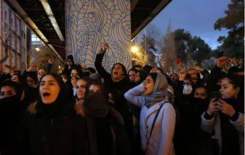 Protestas en Teherán contra las autoridades por el derribo del avión