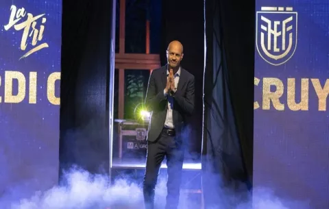  Ecuador presenta a Jordy Cruyff  como nuevo técnico