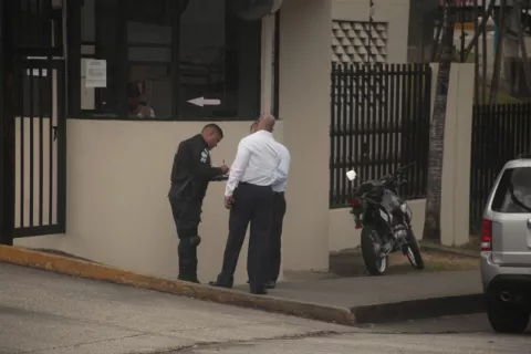Notifican al expresidente Juan Carlos Varela de proceso laboral