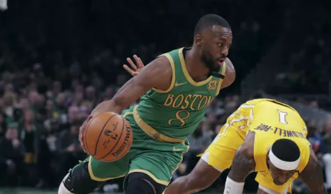 Kemba Walker por fin le gana un partido a LeBron James
