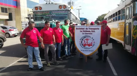 Transportistas de La Valdeza en La chorrera presionan para crear empresa