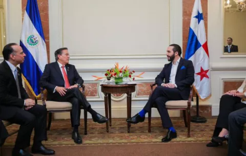 El viaje de Laurentino Cortizo a Guatemala y los calcetines de Nayib Bukele