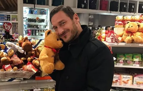 El reproche de los galácticos a Totti: 'Estás loco, has renunciado al mejor equipo del mundo'