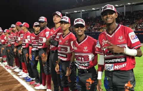 Metro le aguó la fiesta a Los Santos en pleno estreno del estadio 'Flaco Bala'