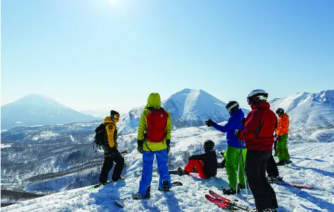 Nieve abundante en montaña japonesa atrae a inversionistas