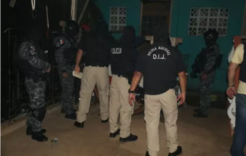 Capturan a presunto asesino de policía durante operativo antipandillas en Panamá Este