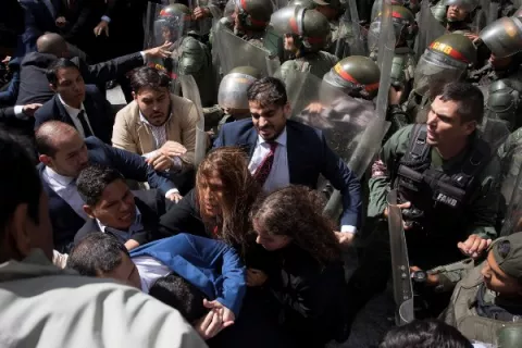 Aliados internacionales de Guaidó condenan "golpe al Parlamento" en Venezuela