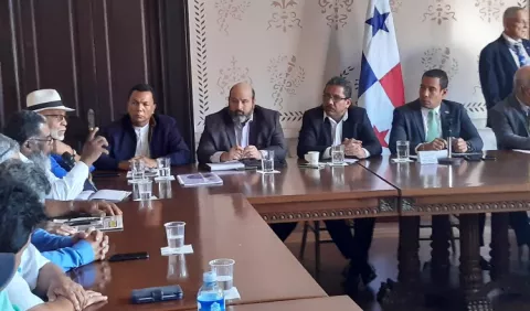 'Plataformas pueden operar en el interior, pero por transportistas'