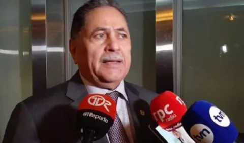 Roberto Ábrego defiende nombramiento de su  esposa