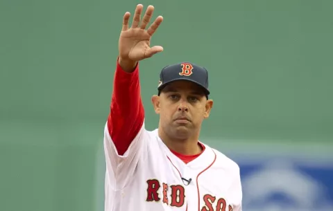 Medias Rojas despidieron a Alex Cora, el cerebro detrás del robo de señas