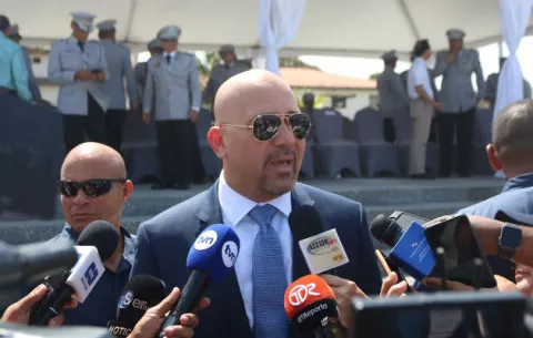 Mirones reitera en graduación en Colón: “trabajo alineado garantiza seguridad"