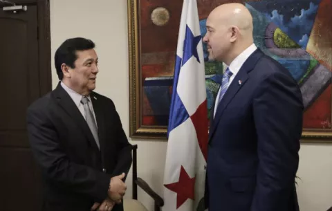 Rolando Mirones y procurador Eduardo Ulloa discuten falencias en el sistema de justicia