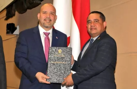 Ministro Rolando Mirones presenta dos proyectos de ley a la Asamblea Nacional