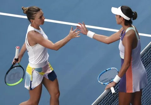 Muguruza despacha a Simona Halep y avanza a la final del Abierto Australia