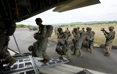 EE.UU. practica "asalto aerotransportado" con sus pares en Colombia
