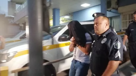 Detención preventiva por femicidio y robo agravado para hombre que mató a una joven en una casa de citas
