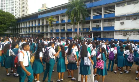 Aprueban reutilizar los textos escolares