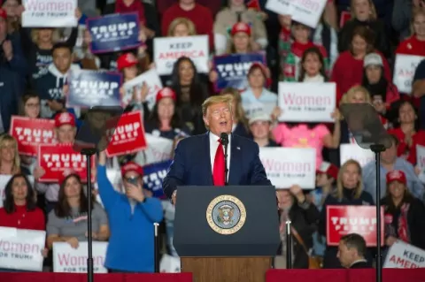 Donald Trump se da un baño de masas en Nueva Jersey y promete detener a la izquierda