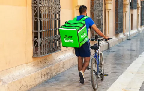 Uber vende negocio de comida a domicilio en India
