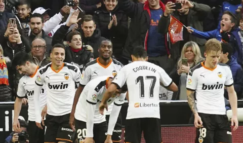 El Valencia tumba al Barcelona y deja el liderato de la liga a merced del Real Madrid