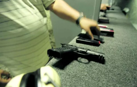 Veda de importación de armas de fuego creó un mercado negro en el país