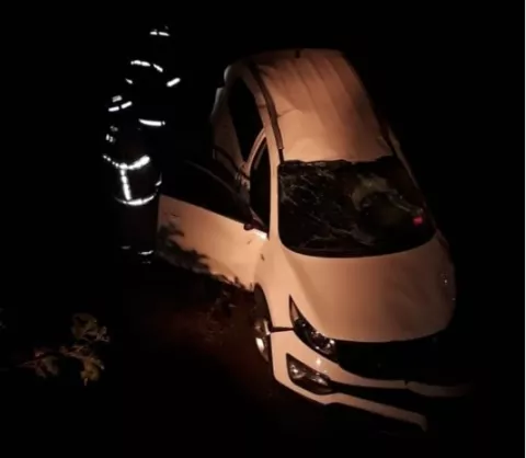 Auto se va al vacío en la Colorada de Los Santos, pero no encontraron a sus ocupantes