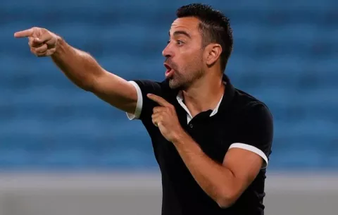 Xavi se ilusiona con tomar las riendas del Barcelona, pero pide respeto para Valverde