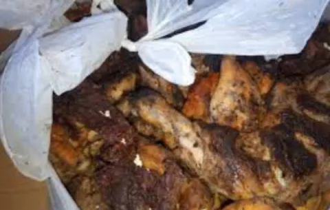Minsa decomisa alimentos en mal estado durante el primer día de Carnaval