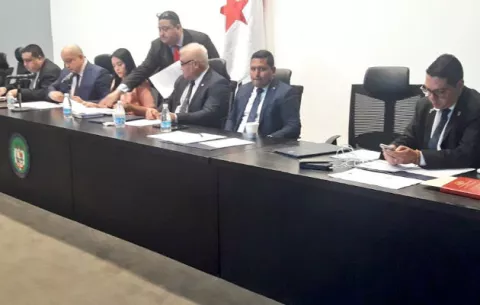 Prohijan anteproyecto que establece atención gratuita para las mujeres embarazadas