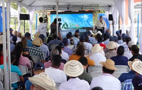 Banco Nacional de Panamá promueve innovación tecnológica en el sector agropecuario  
